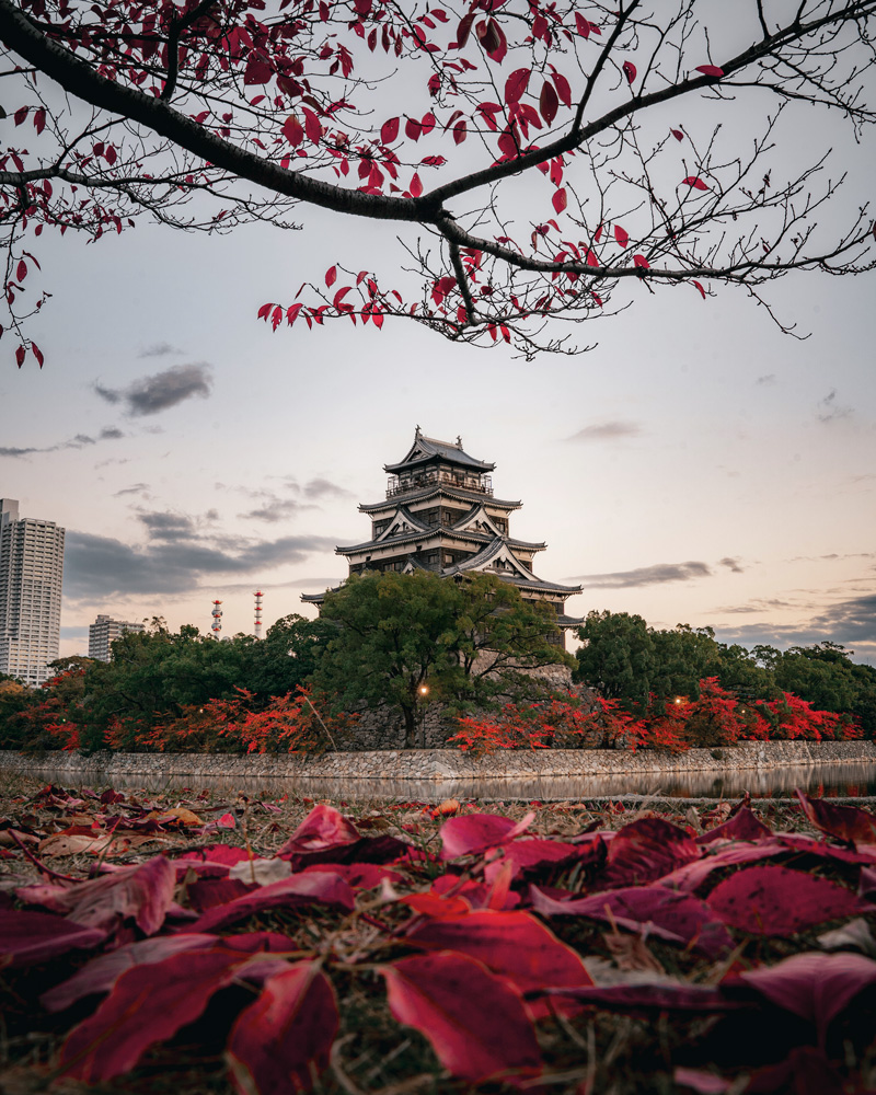 秋の広島城